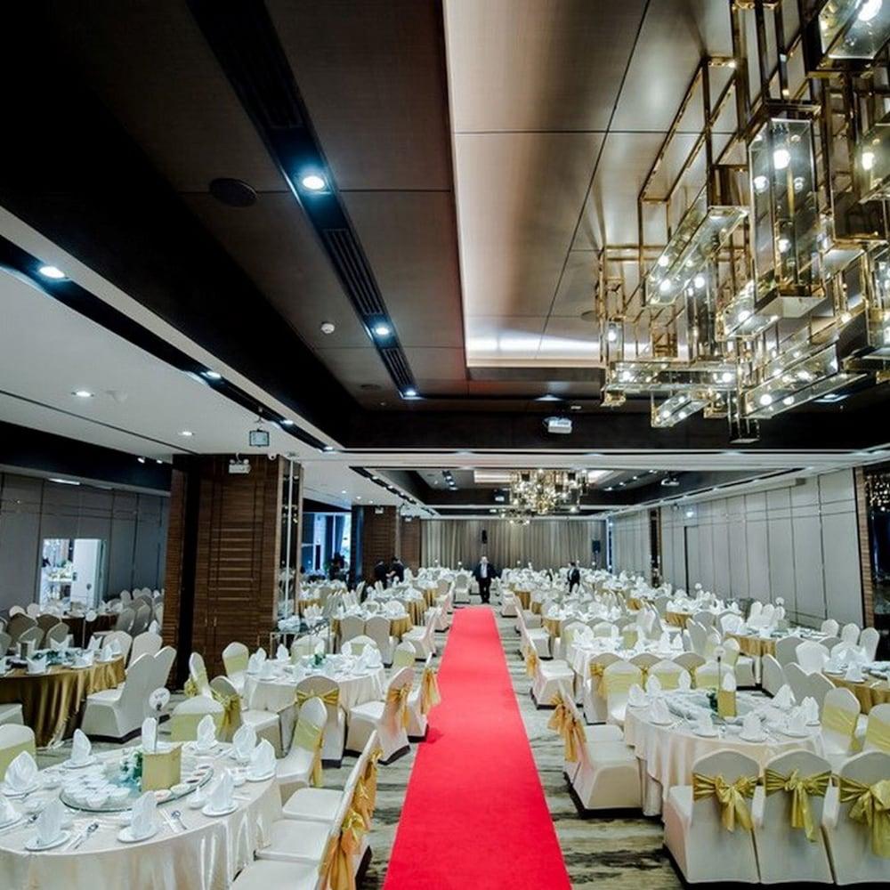 The Four Wings Hotel Bangkok Exterior photo